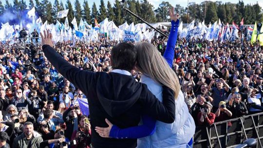Kicillof sale a la cancha para fortalecer su liderazgo en el PJ, pero sin pelearse con Cristina