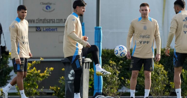 Esperan Mastantuono, Lomónaco y Troilo: cuántos jugadores debutaron con Scaloni en la Selección