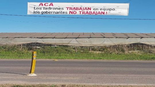 Vecinos de La Plata usaron pasacalles para quejarse por la inseguridad: «Sr. Chorro: pase tranquilo»