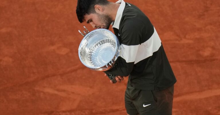 Video: los mejores puntos de la victoria de Alcaraz ante Sinner en la final de Roland Garros