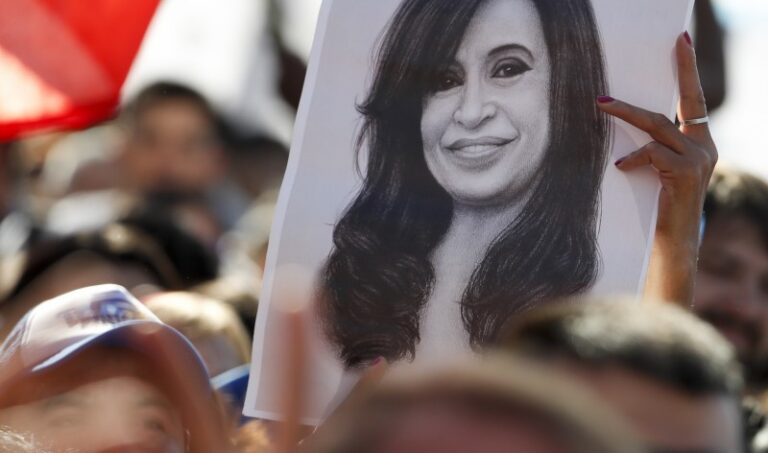 El kirchnerismo planea una gran movilización en defensa de Cristina y busca sumar a los gremios