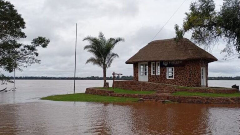 Alerta en Corrientes por la crecida del río Uruguay: hay evacuados