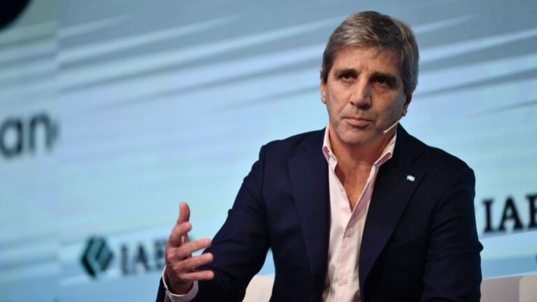 Luis Caputo recibió al FMI con los deberes cumplidos en materia fiscal