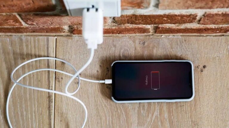Es bueno o malo dejar el celular cargando toda la noche?