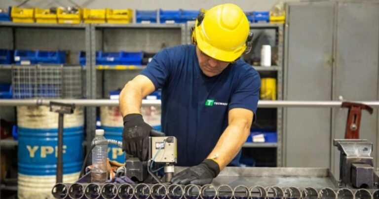 Los economistas temen una recesión para la segunda mitad del año por el apretón monetario y la suba del dólar