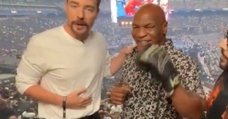 La trompada que Mike Tyson le metió a un youtuber y le quitó el aire en vivo