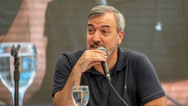 «En serio vuelven a amenazar con despidos masivos?», le reprochó líder sindical a Adorni