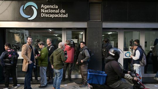 Emergencia en discapacidad, en suspenso: el Gobierno promulgó la ley, pero condicionó su ejecución