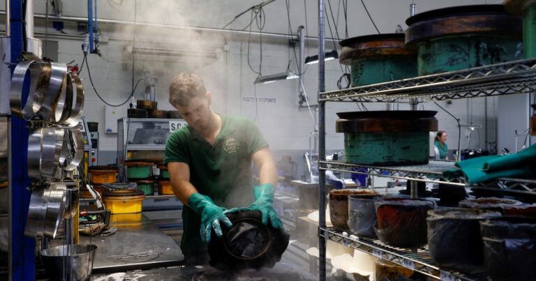 La actividad volvió a caer en julio y ya lleva tres meses seguidos a la baja