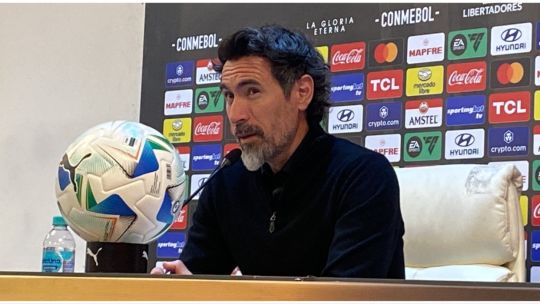 Eduardo Domínguez no ocultó su dolor, pero se mostró orgulloso: «Me quedo con el partido que hizo el equipo frente a la jerarquía del rival»