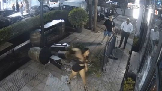 Violenta pelea en un boliche de Lanús: destrozos y una empleada herida en la cabeza