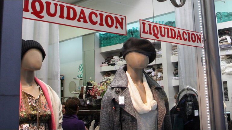 Avenida Avellaneda en modo «Cyber Monday»: alquileres al 50% por derrumbe del consumo y presión de Shein y Temu