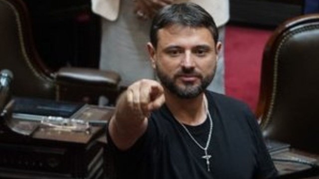 VIDEO | Los polémicos gestos de Grabois a Milei y los libertarios tras jurar en Diputados