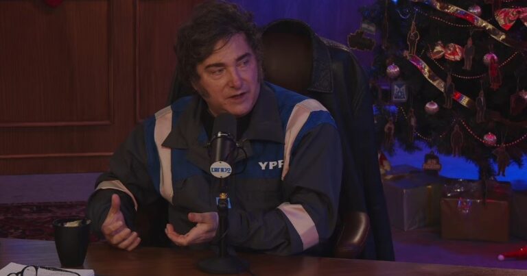 Javier Milei apoyó a Verón por el pasillo de espaldas que le hizo Estudiantes a Rosario Central: «No se dejó humillar»