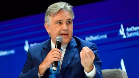 Llaryora despersonaliza la comunicación de gestión: una movida atípica en la provincia