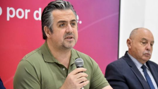 El ministro de Seguridad de Santa Fe exigió a los policías que protestan que retomen el servicio de inmediato