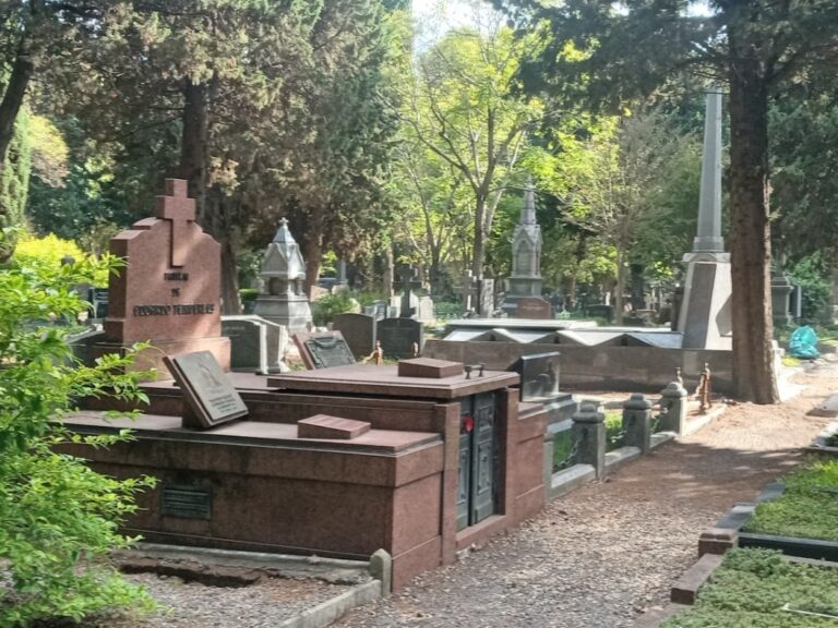 Cementerio Británico: las imponentes tumbas de quienes marcaron una parte de la historia del país