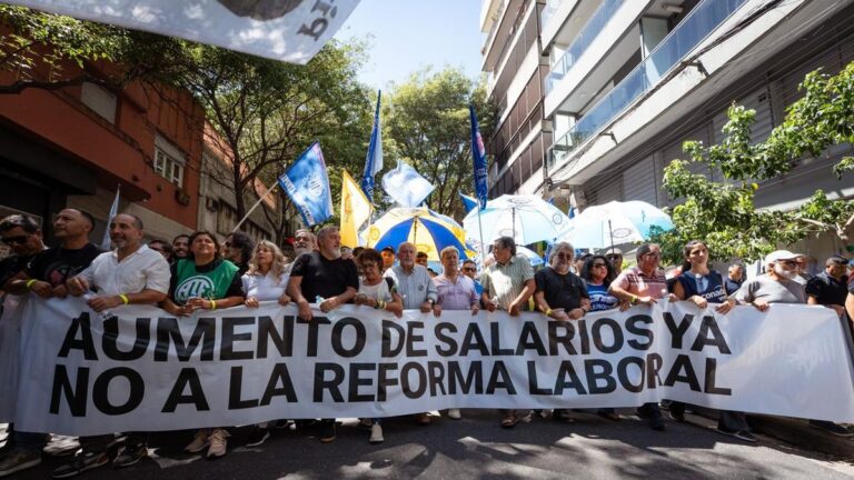 Presentan la primera demanda colectiva ante la Justicia contra la reforma laboral