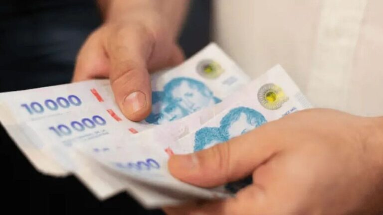 Cuánta ganancia se obtiene al invertir $900.000 en un plazo fijo a 30 días?