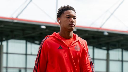 Bayern deberá pedir un permiso de trabajo para formar a un arquero de 16 años tras 4 lesiones bajo palos